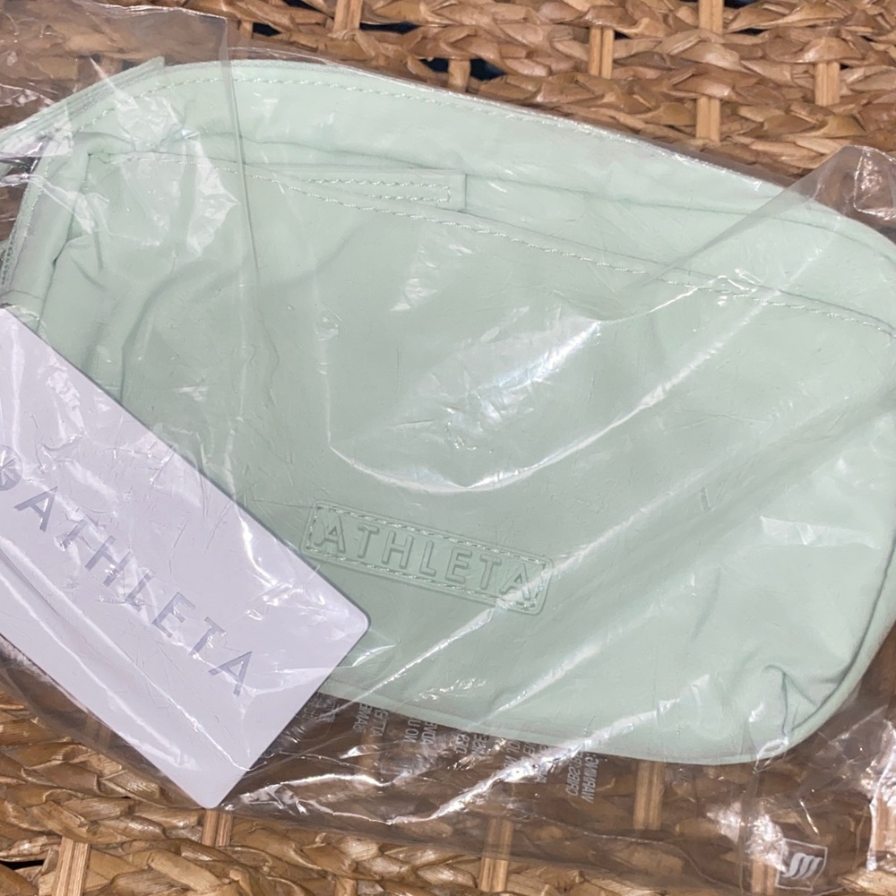Athleta Mint Green Crossbody Bag NWT‎